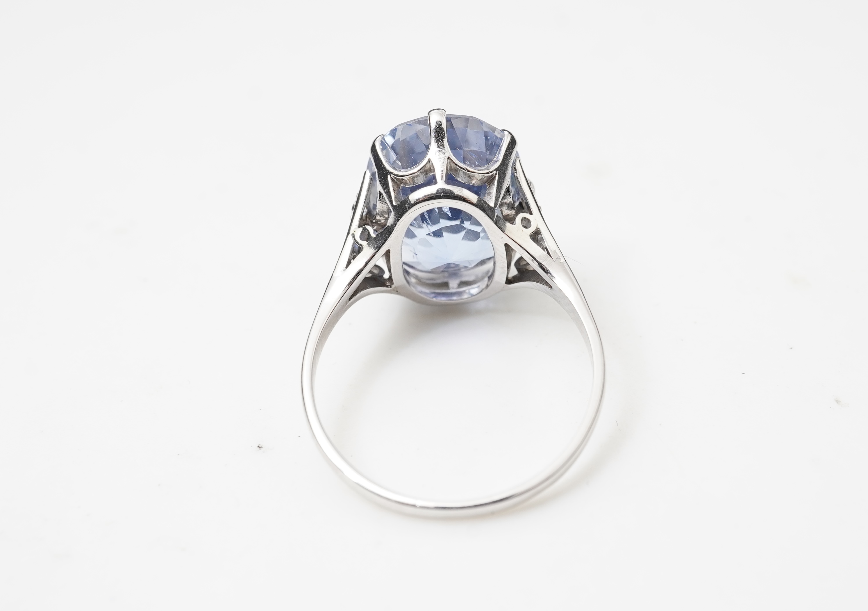 An attractive sapphire and diamond ring, early 20th century